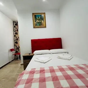 hostal-granvia-628.topbarcelonahotels.com/